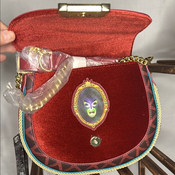 Disney Villains Queen Loungefly Crossbody, Wallet, Keychain/Bag Charm Bundle - Picture 7 of 8